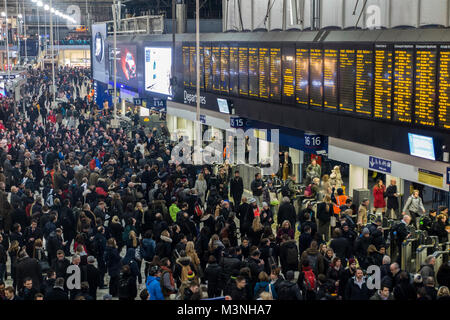 Horrendous crowds at Waterloo station trying to get home Stock Photo