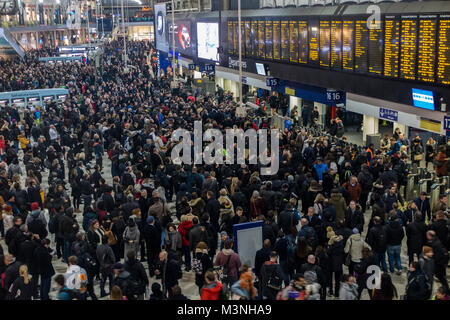 Horrendous crowds at Waterloo station trying to get home Stock Photo