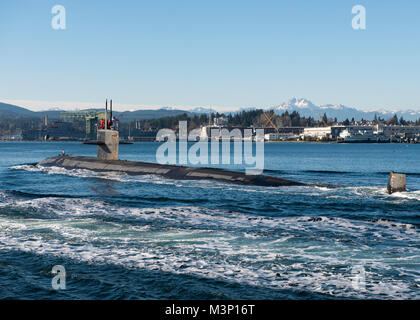 BREMERTON, Wash. (Dec. 11, 2017) The Los Angeles-class fast-attack submarine USS Jacksonville (SSN 699) arrives at Naval Base Kitsap-Bremerton to commence its inactivation process. Jacksonville departed their homeport of Pearl Harbor, Hawaii, for the last time, Dec. 4, 2017 to make their way to Bremerton, Wash. (U.S. Navy photo by Master-at-Arms 3rd Class Taylor Ford/Released) USS Jacksonville transits to Naval Base Kitsap-Bremerton to commence inactivation by #PACOM Stock Photo