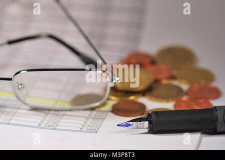 Statement by revenue expenditure earn money Stock Photo
