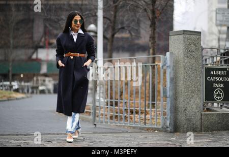 Blogger Nausheen Shah attending a runway show during New York Fashion Week - Feb 10, 2018 - Photo: Runway Manhattan/Zach Chase ***For Editorial Use Only*** | Verwendung weltweit Stock Photo