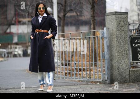 Blogger Nausheen Shah attending a runway show during New York Fashion Week - Feb 10, 2018 - Photo: Runway Manhattan/Zach Chase ***For Editorial Use Only*** | Verwendung weltweit Stock Photo