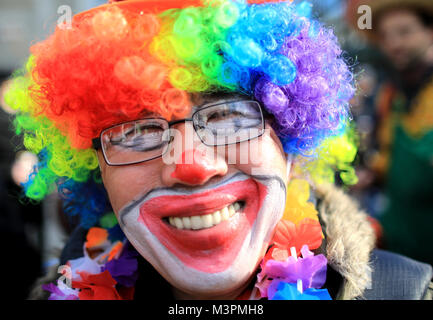 A carnival-goer dressed up as a clown takes part in the Rosenmontag (Shrove Monday) carnival procession in Duesseldorf, Germany, 12 Febraury 2018. Photo: Marcel Kusch/dpa Stock Photo