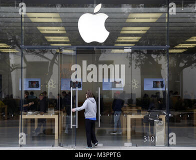 Apple store in dallas hi-res stock photography and images - Alamy