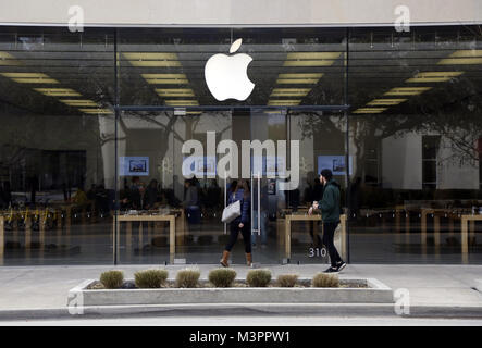 Apple store in dallas hi-res stock photography and images - Alamy