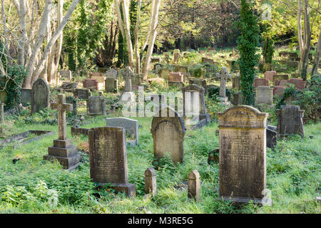 Old Headstones in Arnos Vale Cemetery, Bristol Stock Photo