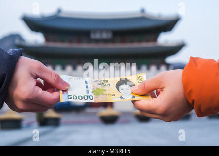 Giving money, Korean won banknotes at Gyeongbokgung Palace,Seoul Korea Stock Photo