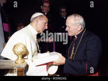 Cardinal Wojtyla and Pope  Paul  VI in 1977 Stock Photo