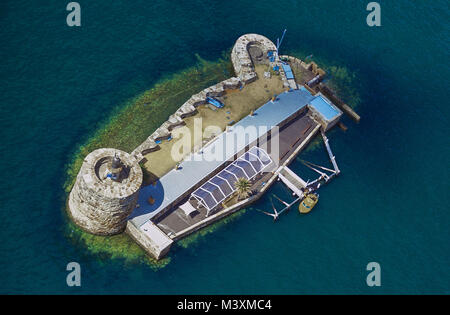 Aerial view of Fort Denison, the former convict site on Sydney Harbour, 1km east of Sydney Opera House. Formerly known as 'Pinchgut', it is now a tourist attraction. In the year 1900 it became the site of a notorious prank when sailor Charles Lightoller rowed to the island with a plan to fool locals into believing a Boer War raiding party was attacking Sydney. He raised a Boer flag and ignited a cannon on the island. He later admitted to the stunt in an autobiography and went on to survive the sinking of RMS Titanic, aboard which he was Second Officer and the most senior officer to survive. Stock Photo