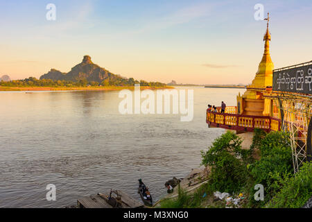 Hpa-An: Thanlwin (Salween) River, Shweyinhmyaw Paya temple pagoda, mount Hpan Pu, , Kayin (Karen) State, Myanmar (Burma) Stock Photo