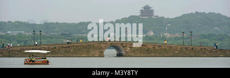 China, Zhejiang province, Hangzhou, listed as World Heritage by UNESCO, quays along Western Lake (Xihu) Stock Photo
