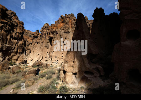 New York Mountains, California, USA. 10th Feb, 2018. Volcanic rocks of the Hole in the Wall And The Rings Loop Trail. The New York Mountains in Mojave National Preserve on the mainland southwestern US, with high mountain 'islands' surrounded by an 'ocean' of desert are known as 'Sky Islands.' These places have been dubbed sky islands as they harbor unique ecosystems that often contain endemic species, meaning that they can only be found in these isolated areas. The New York Mountains in the eastern Mojave Desert within California are considered a 'sky island' that rises above 7000 ft. an Stock Photo