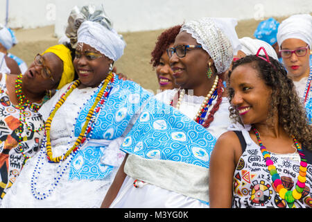 Candomble, hombre de Brasil, el brasileño, el bailarín, el disfraz de  carnaval, discoteca rendimiento, Rio de Janeiro, Rio de Janeiro, Brasil  Fotografía de stock - Alamy