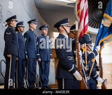 Travis Airmen, 49ers meet and greet as part of “Salute to Service” campaign  > Travis Air Force Base > News