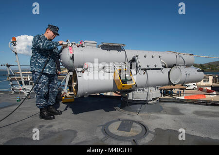 150204-N-ZE250-074 GUANTANAMO BAY, Cuba  (Feb.4, 2015) - Senior Chief Sonar Technician Tom Chavez inspects a surface vessel torpedo tube on the aft missile deck of Arleigh-Burke Class Guided Missile Destroyer USS Jason Dunham (DDG-109) while in port in Guantanamo Bay Feb. 4. USS Jason Dunham is currently underway in support of Operation Martillo, a joint operation with the U.S. Coast Guard and partner nations, within the 4th Fleet area of responsibility. (U.S. Navy photo by Mass Communication Specialist 3rd Class Weston Jones / Released) 150204-N-ZE250-074 by U.S. Naval Forces Southern Command Stock Photo