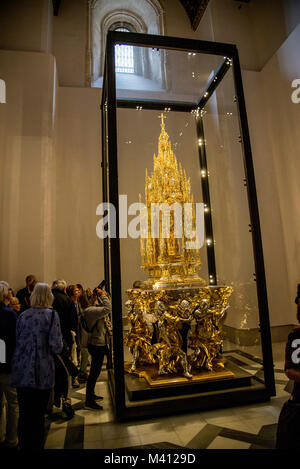 Inside The Cathedral of Toledo. The Monstrance is made of solid silver and was gilded, allegedly, with solid gold brought back from the New World by Columbus.  The monstrance, which belonged to Queen Isabella the Catholic, and was bought by Toledo in 1505 Stock Photo