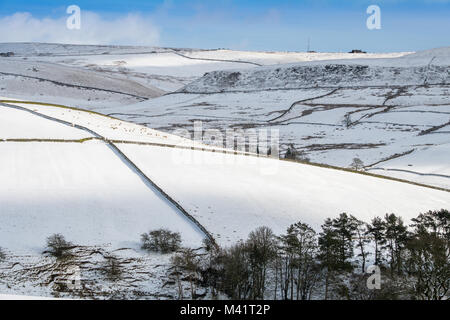 The Cat and Fiddle in winter.  The second highest pub in England sits on the Cheshire / Derbyshire border Stock Photo