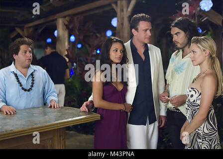 FORGETTING SARAH MARSHALL 2008 Universal Pictures film with from left: Jonah Hill, Mila Kunis, Jason Segel, Russell Brand, Kristen Bell Stock Photo