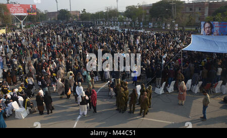 Lahore, Pakistan. 14th Feb, 2018. Pakistani mourners carry the coffin of prominent lawyer former president of Supreme Court Bar Association and human rights campaigner advocate Asma Jahangir during her funeral Pakistan bid farewell to its top rights advocate Asma Jahangir with thousands cramming into a major cricket ground under tight security to grieve the diminutive woman described by many as the country's 'moral compass. Credit: Rana Sajid Hussain/Pacific Press/Alamy Live News Stock Photo