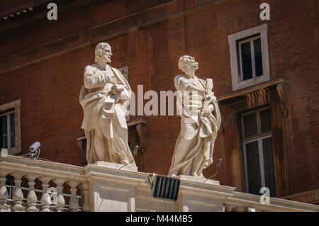 Statues on the roof of St. Peter Cathedral in Vatican Stock Photo