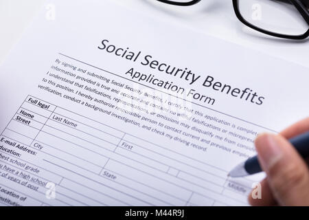 social security benefits application form Stock Photo - Alamy