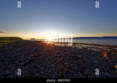 Drangey ist eine unbewohnte isländische Insel, die in der Mitte des Fjordes Skagafjörður gelegen ist. Stock Photo