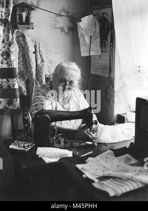 Handicraft,seamstress at sewing machine,1950s,exact place unknown,Germany Stock Photo