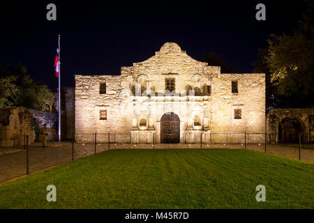 SAN ANTONIO, TEXAS - NOVEMBER 27, 2017 - Front view of the Alamo. The Alamo was founded in the 18th century as a Roman Catholic mission and fortress c Stock Photo