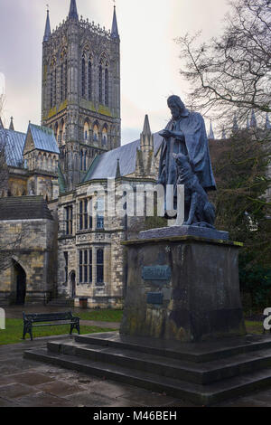 The Frederick Watts statue of Alfred Lord Tennyson next to Lincoln Cathedral Stock Photo