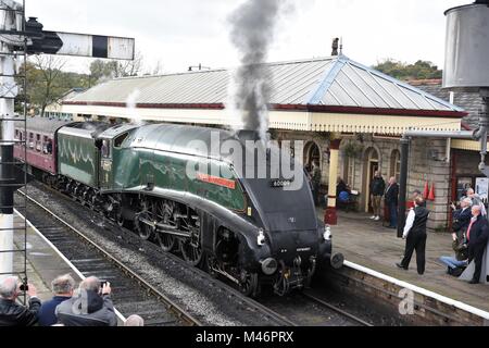 Ramsbottom, Lancashire,UK. October 14,2017: Group of photographers capturing the preserved steam locomotive at Ramsbottom Station Stock Photo