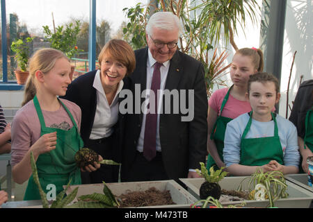 Wolmirstedt, Germany - February 14,2018: Federal President Frank-Walter Steinmeier and his wife Elke Büdenbender in conversation with pupils of the all-day school 'Johannes Gutenberg' in the small town of Wolmirstedt, Saxony-Anhalt. The school is the winner of the 'strongest school' competition in Germany. Credit: Mattis Kaminer/Alamy Live News Stock Photo
