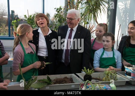Wolmirstedt, Germany - February 14,2018: Federal President Frank-Walter Steinmeier and his wife Elke Büdenbender in conversation with pupils of the all-day school 'Johannes Gutenberg' in the small town of Wolmirstedt, Saxony-Anhalt. The school is the winner of the 'strongest school' competition in Germany. Credit: Mattis Kaminer/Alamy Live News Stock Photo
