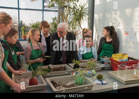 Wolmirstedt, Germany - February 14,2018: Federal President Frank-Walter Steinmeier in conversation with pupils of the all-day school 'Johannes Gutenberg' in the small town of Wolmirstedt, Saxony-Anhalt. The school is the winner of the 'strongest school' competition in Germany. Credit: Mattis Kaminer/Alamy Live News Stock Photo