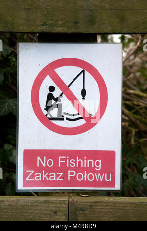 Bi-lingual 'No Fishing' sign in English and Polish, Grand Union Canal, Marsworth, Tring, England. Stock Photo