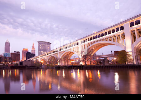 Detroit Superior Bridge over Cuyahoga River and downtown skyline, Cleveland, Ohio, USA Stock Photo