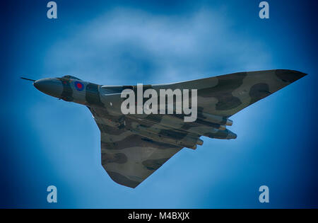 Vulcan V bomber flying display at the Farnborough International Trade Airshow, England, UK Stock Photo