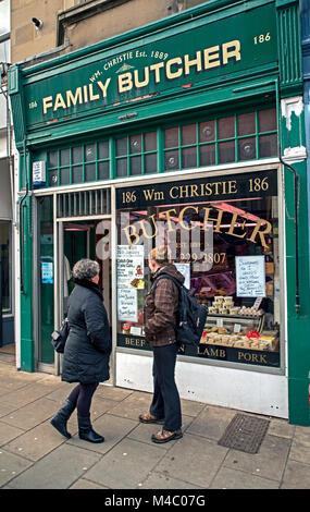 Customers looking into the window of William Christie's butcher shop in Bruntsfield, Edinburgh, Scotland, UK. Stock Photo