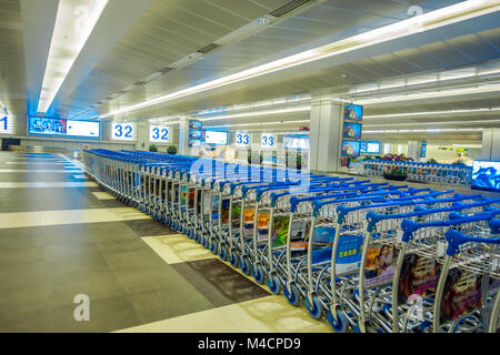 changi airport store luggage