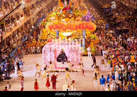 Samba School Porto da Pedra on carnival presentation in Sambodrome, Rio de Janeiro, Brazil Stock Photo