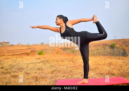 Young Indian girl doing fitness exercise. Mountain backdrop, Pune,  Maharashtra Stock Photo - Alamy