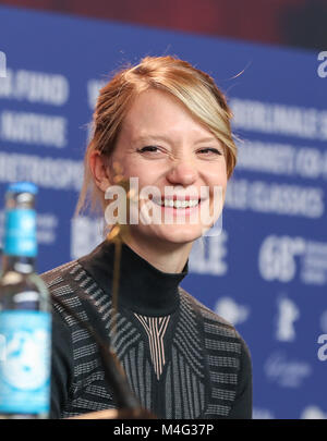 Berlin, Germany. 16th Feb, 2018. Actress Mia Wasikowska attends a press conference of film 'Damsel' during the 68th Berlin International Film Festival, in Berlin, capital of Germany, Feb. 16, 2018. Credit: Shan Yuqi/Xinhua/Alamy Live News Stock Photo
