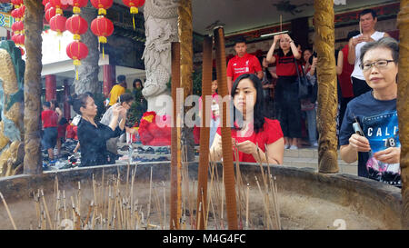 Kuala Lumpur, Malaysia - February 16, 2018: Women burn incense sticks and pray for good fortune during Chinese New Year Day in Thean Hou Temple. Credit: Nokuro/Alamy Live News Stock Photo