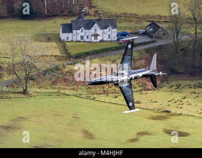 RAF Hawk Flying low Level in Snowdonia Stock Photo