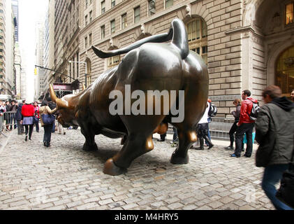 bronze bull located at Bowling Green Park in Lower Manhattan Stock Photo