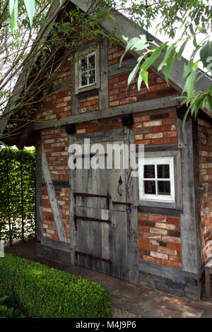 Rustic garden shed Stock Photo: 175486763 - Alamy