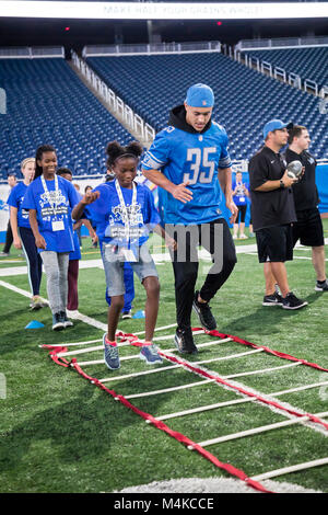 Detroit, Michigan - Detroit Lions safety Miles Killebrew joins students in football drills during a physical activity and nutrition program at Ford Fi Stock Photo