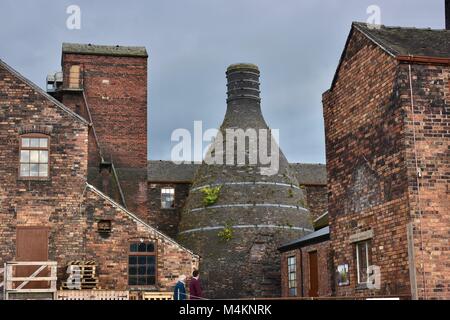 Bottle oven in Middleport potteries on banks of Trent and Mersey canal,Stoke on Trent,Staffordshire,United Kingdom.British industrial architecture. Stock Photo