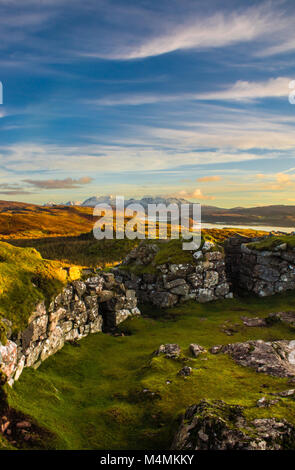 Dun Beag Broch & The Cuillin, Isle of Skye Stock Photo