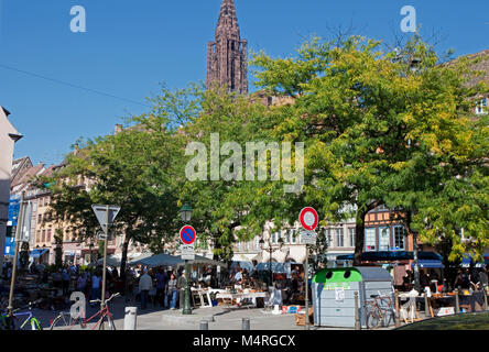 Flea market at Rue du Vieil Hopital with view on cathedral of Strasbourg, Alsace, Bas-Rhin, France, Europe Stock Photo