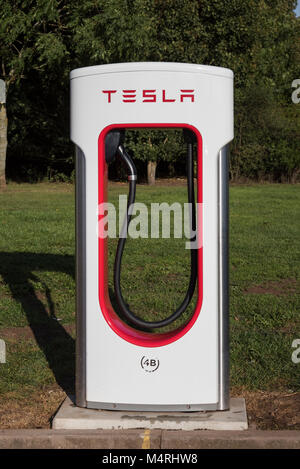 Electric vehicle charging points, Warwick services, M40, Warwickshire, UK Stock Photo